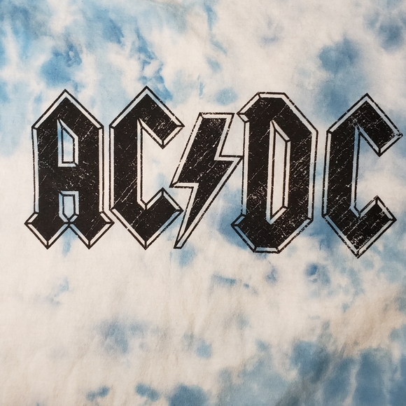NWOT Women's AC/DC Long Sleeve Crop T-shirt - Picture 2 of 4